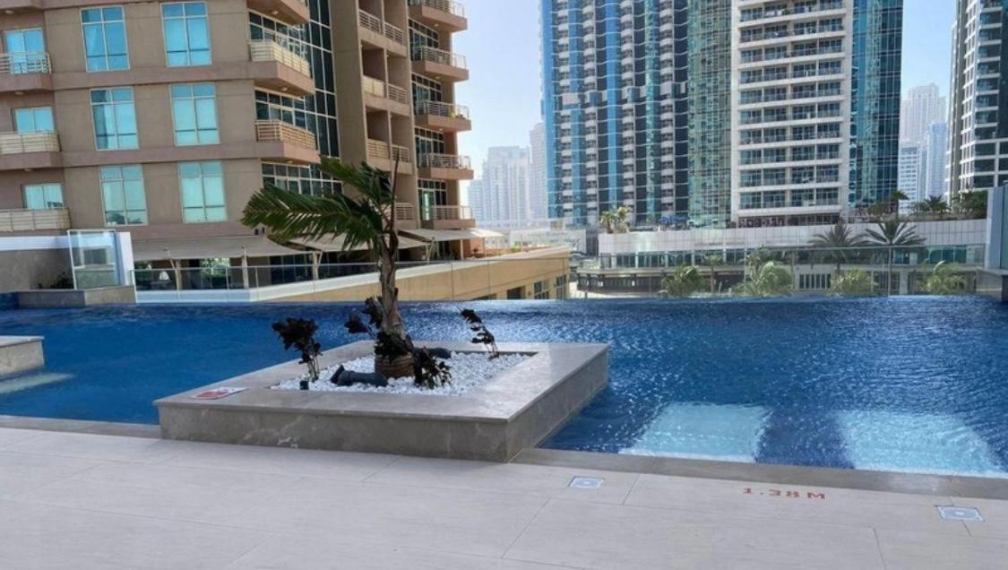Apartment Brand New Luxurious 3br - Pool, Gym & Uptown Views Dubai