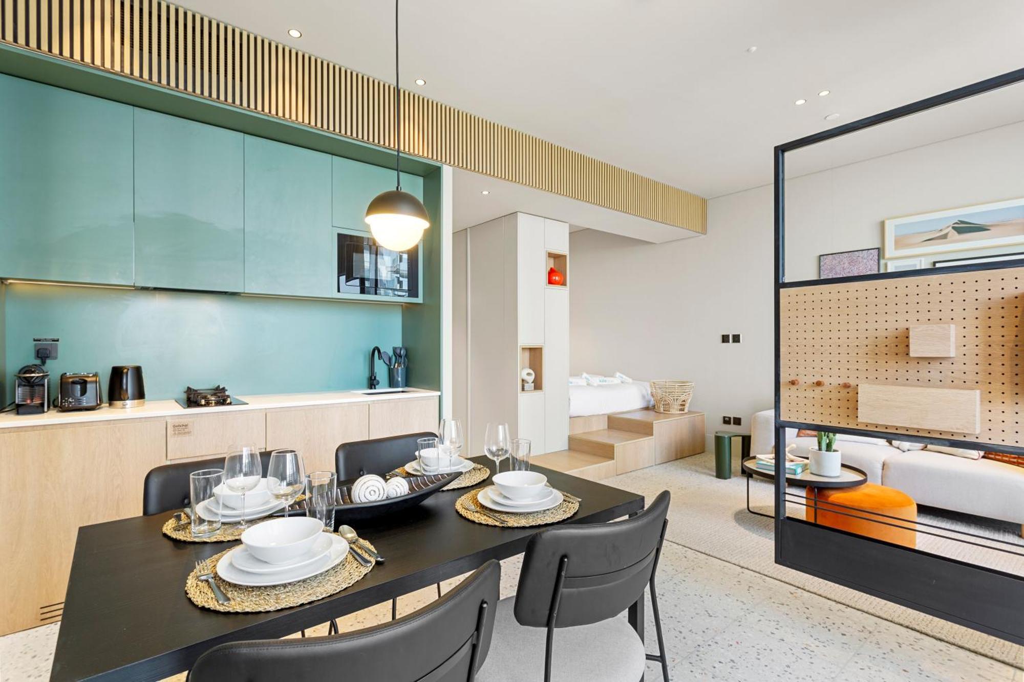 Stylish In Upside Living With Amenities