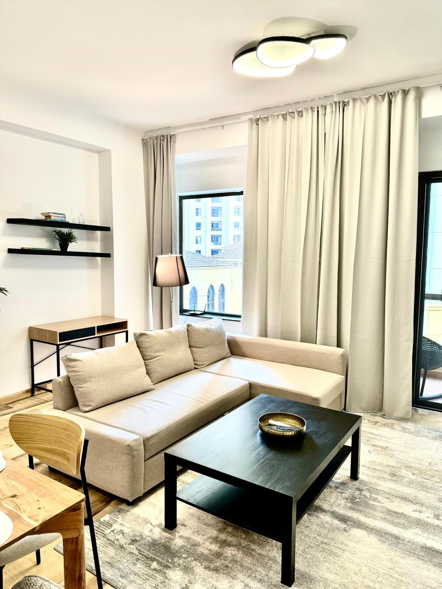 Stylish Beachside 3 Beds In Jbr *