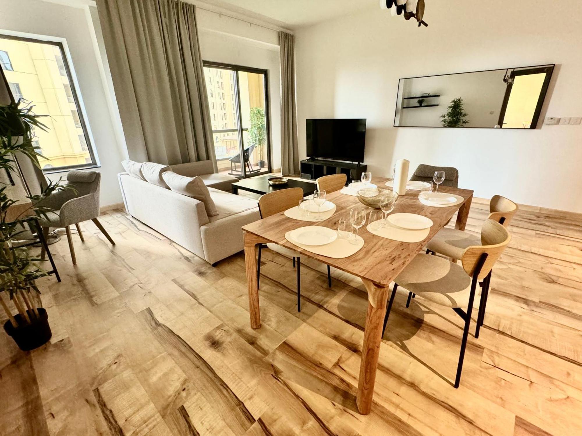 Stylish Beachside 3 Beds In Jbr Apartamento
