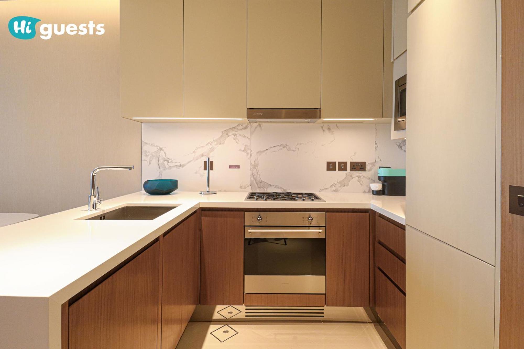 Higuests - Sky-high Experience Luxe Living On The 24th Floor Dubai