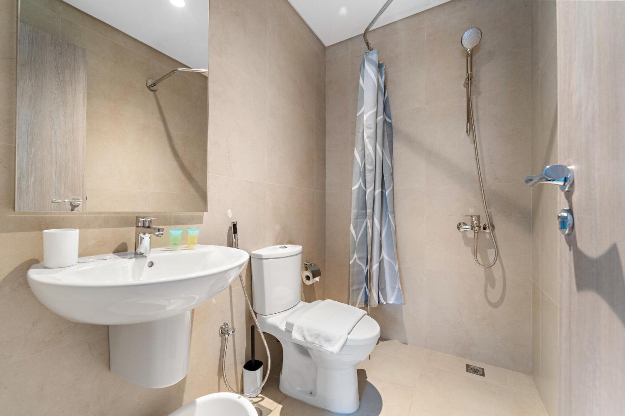 Brand New Luxurious 3br - Pool, Gym & Uptown Views Dubai