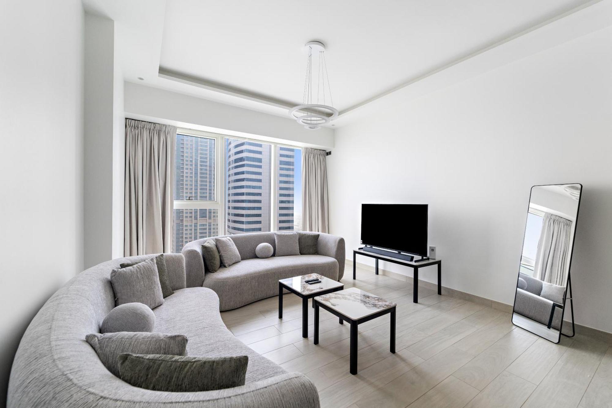 Brand New Luxurious 3br - Pool, Gym & Uptown Views Apartment Dubai