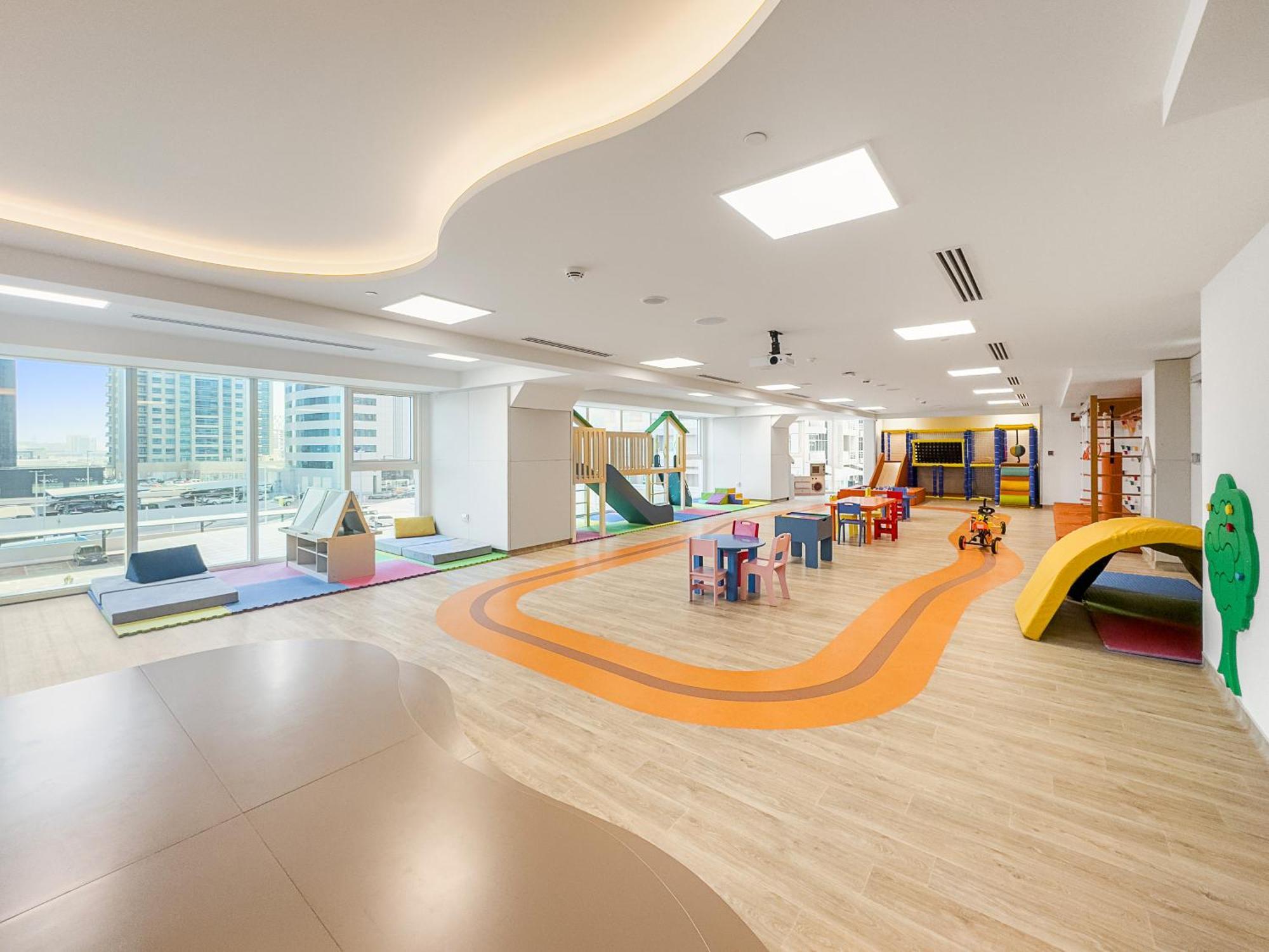Brand New Luxurious 3br - Pool, Gym & Uptown Views Dubai
