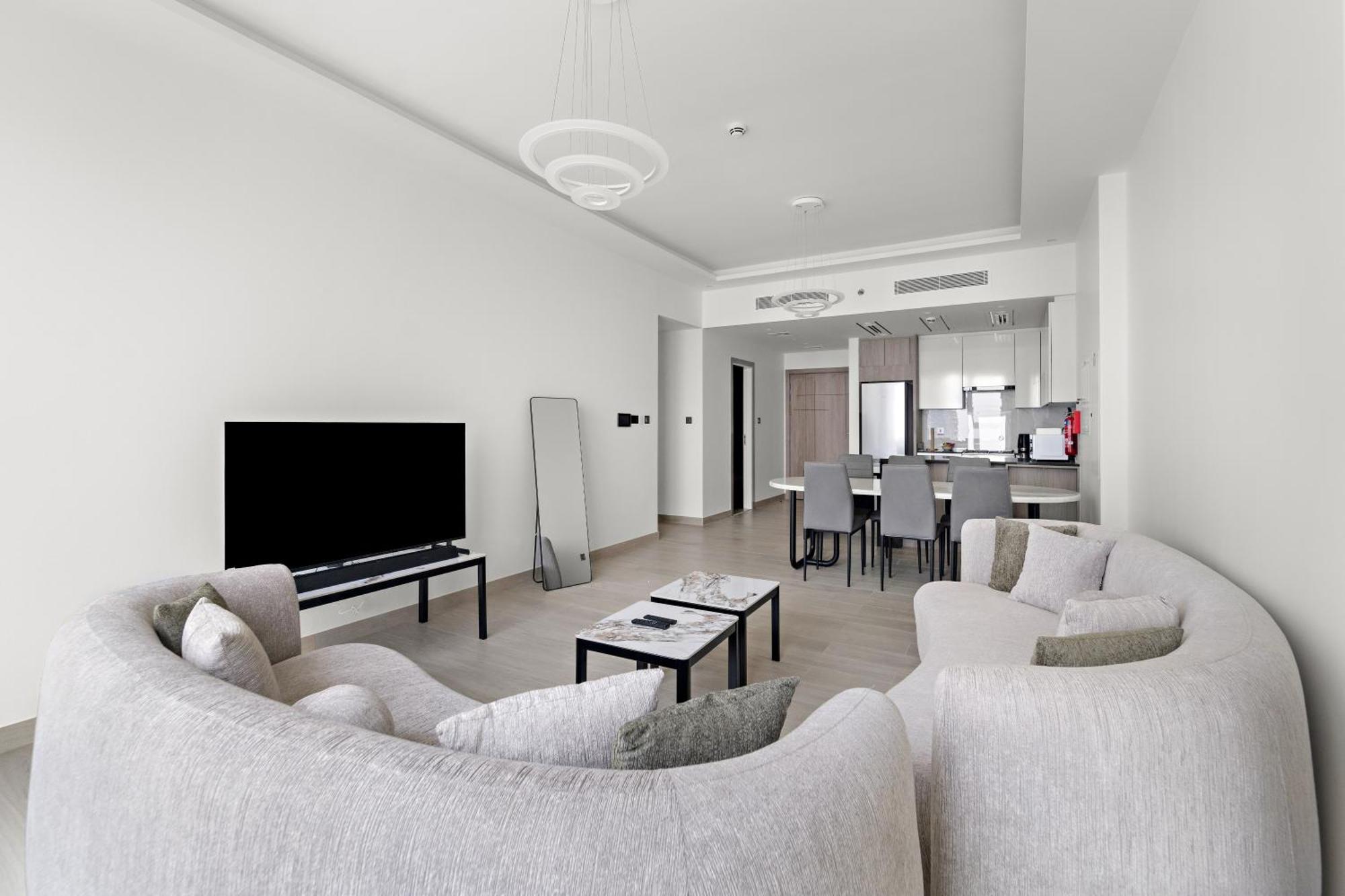 Brand New Luxurious 3br - Pool, Gym & Uptown Views