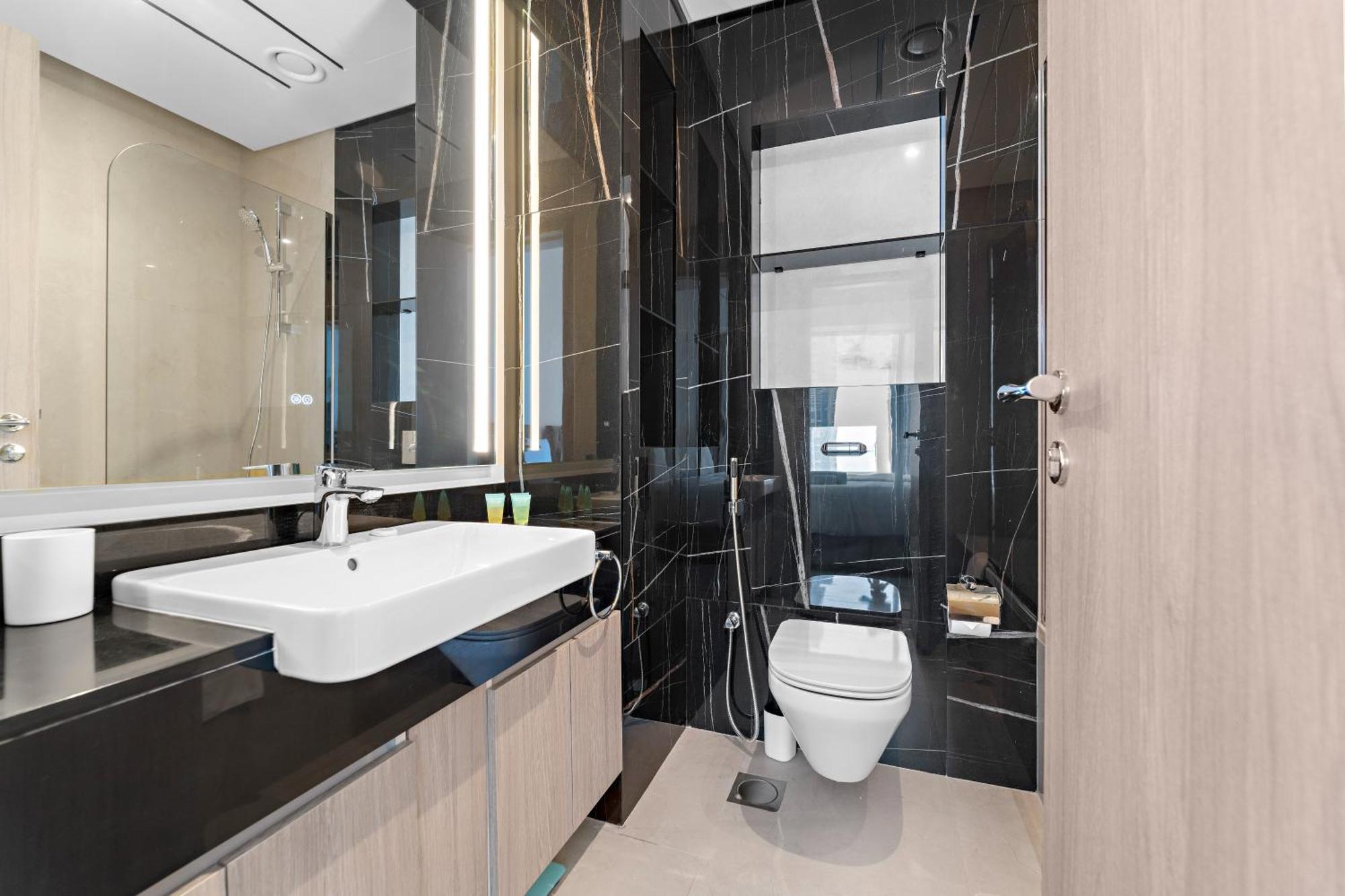 Apartment Brand New Luxurious 3br - Pool, Gym & Uptown Views Dubai