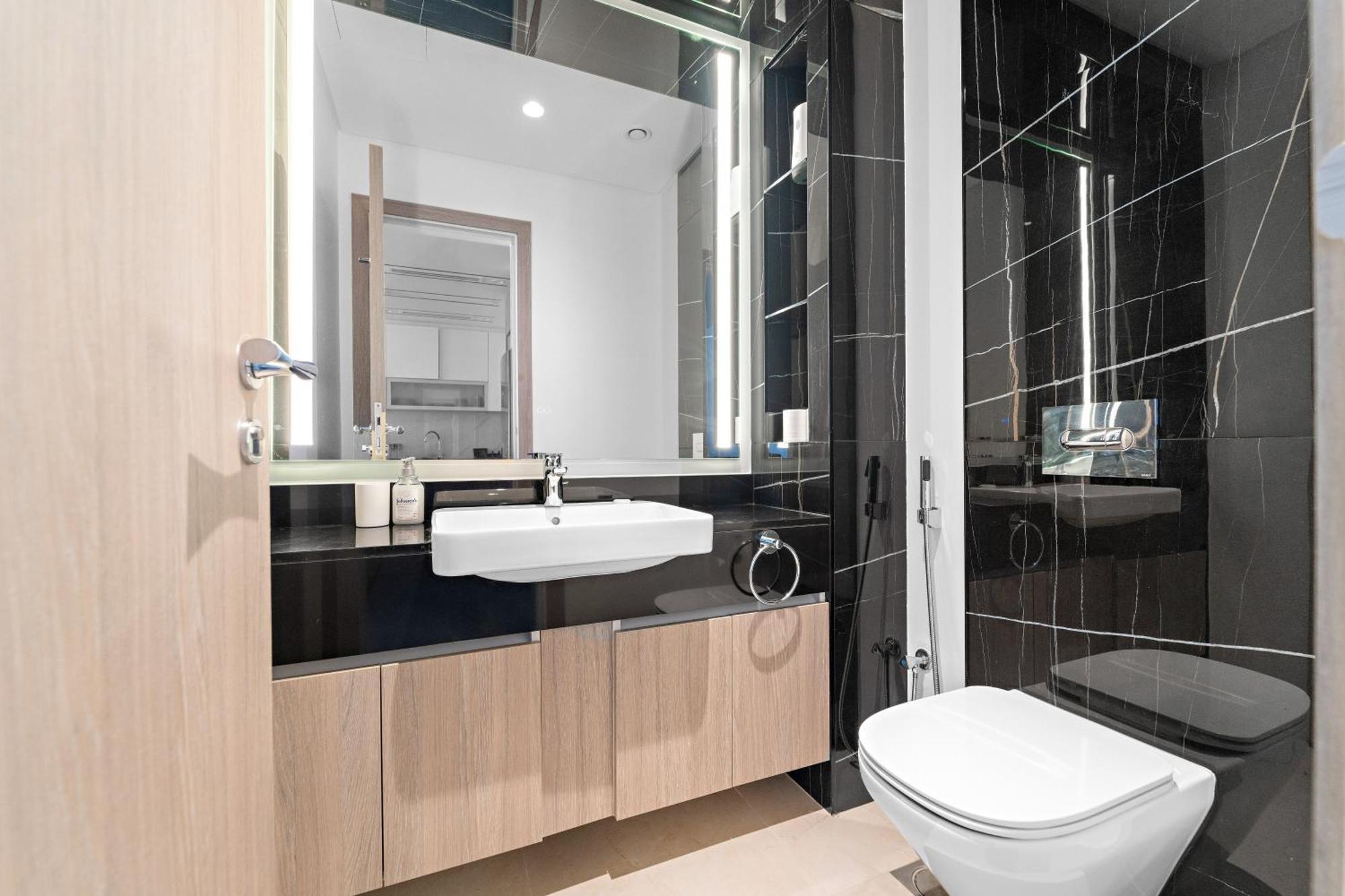Brand New Luxurious 3br - Pool, Gym & Uptown Views Dubai