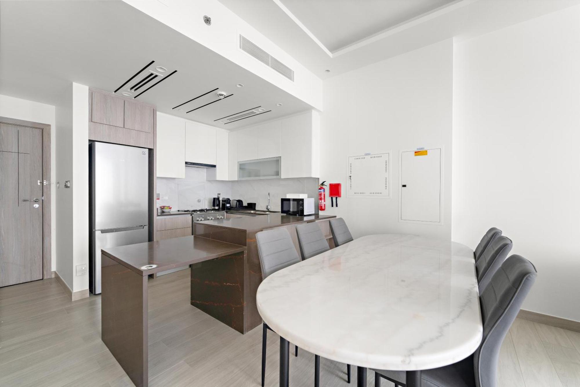 Brand New Luxurious 3br - Pool, Gym & Uptown Views Apartment Dubai