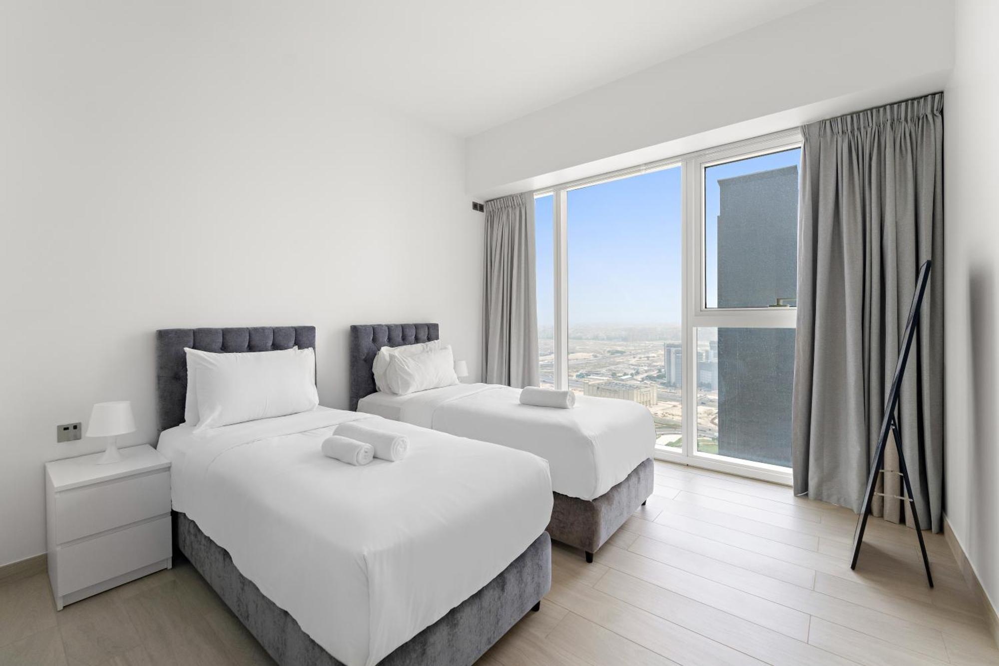 Brand New Luxurious 3br - Pool, Gym & Uptown Views