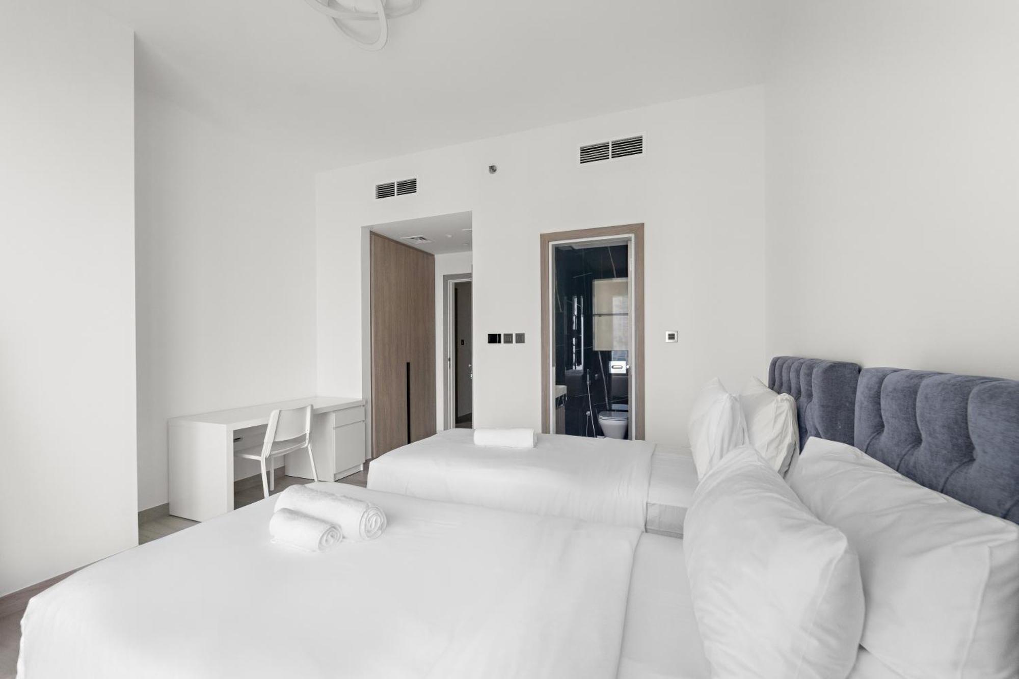 Brand New Luxurious 3br - Pool, Gym & Uptown Views Dubai