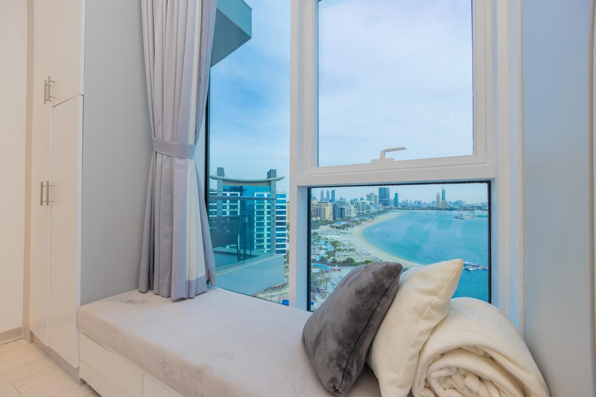 Welhome - Oceanfront Elegance 1br With Palm & Sea Views Apartamento