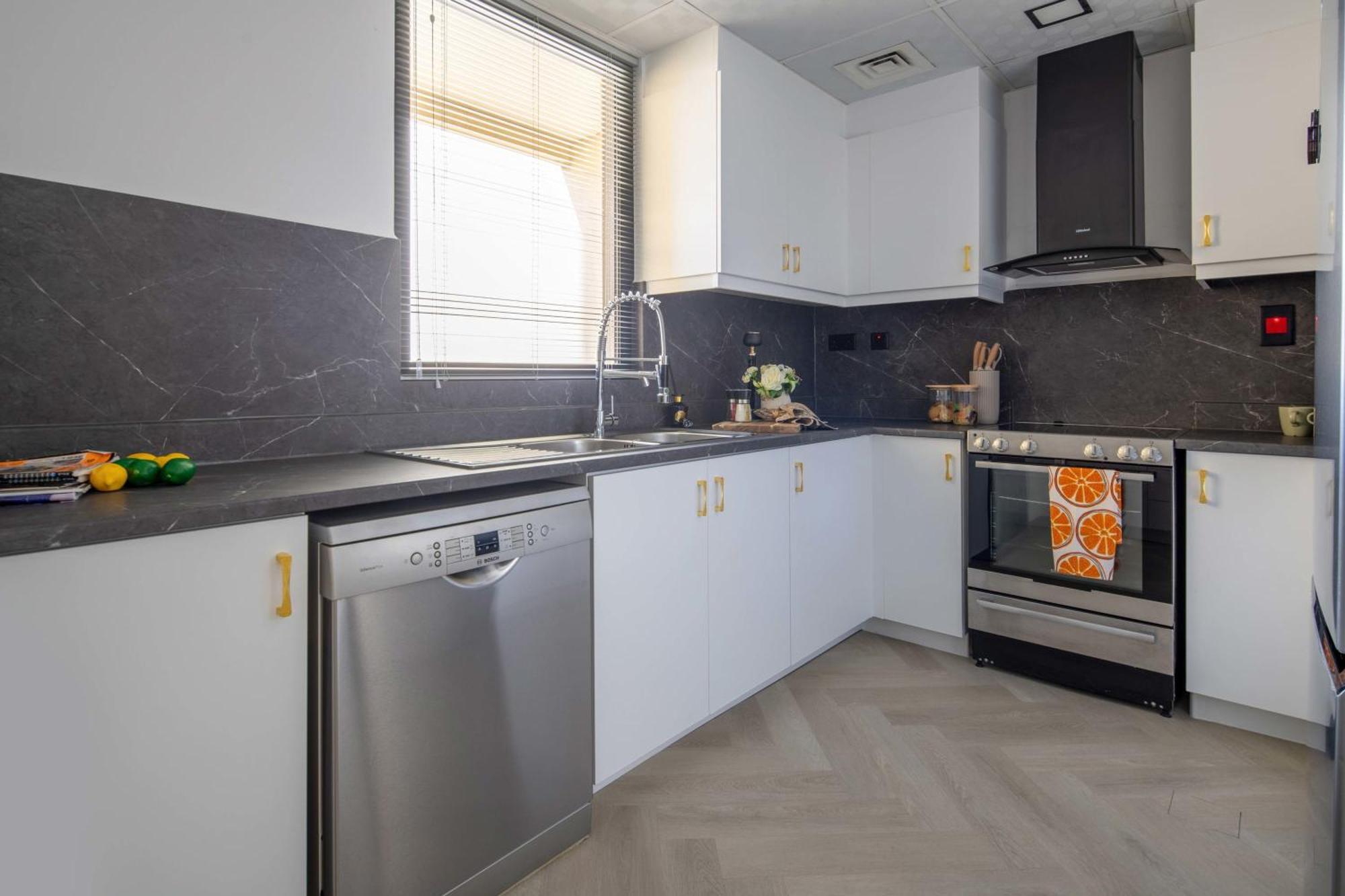Frank Porter - Murjan 1 Apartment *