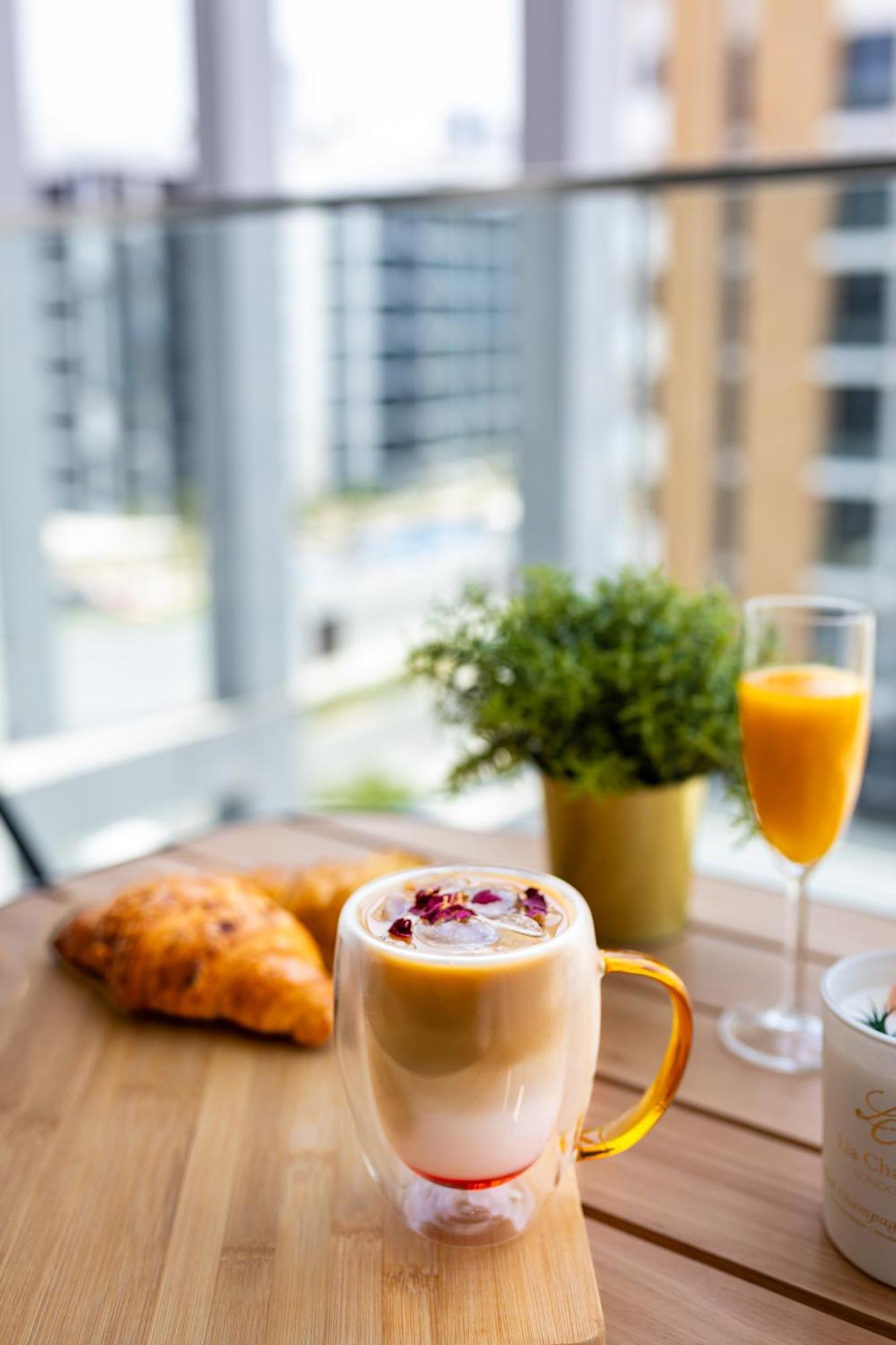 Eden's Homes & - Azizi Riviera Apartment Dubai
