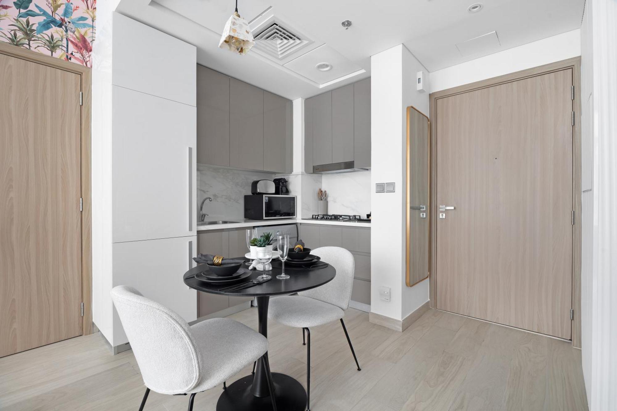 Eden's Homes & - Azizi Riviera Dubai