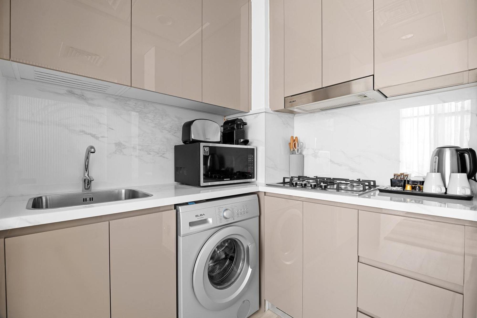 Eden's Homes & - Azizi Riviera Dubai