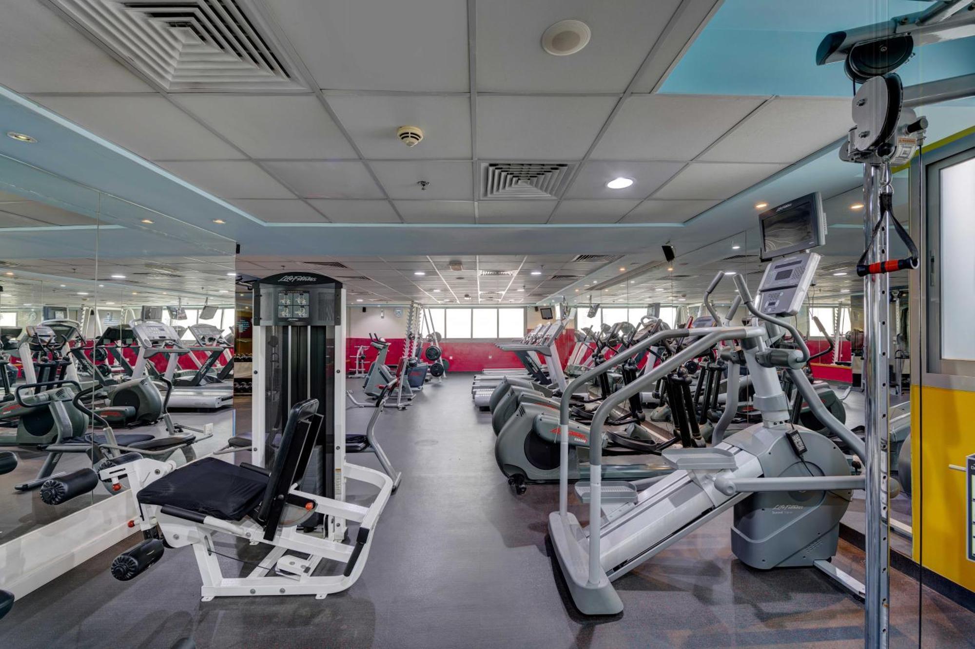 Howard Johnson Plaza By Wyndham Deira 4* Dubai