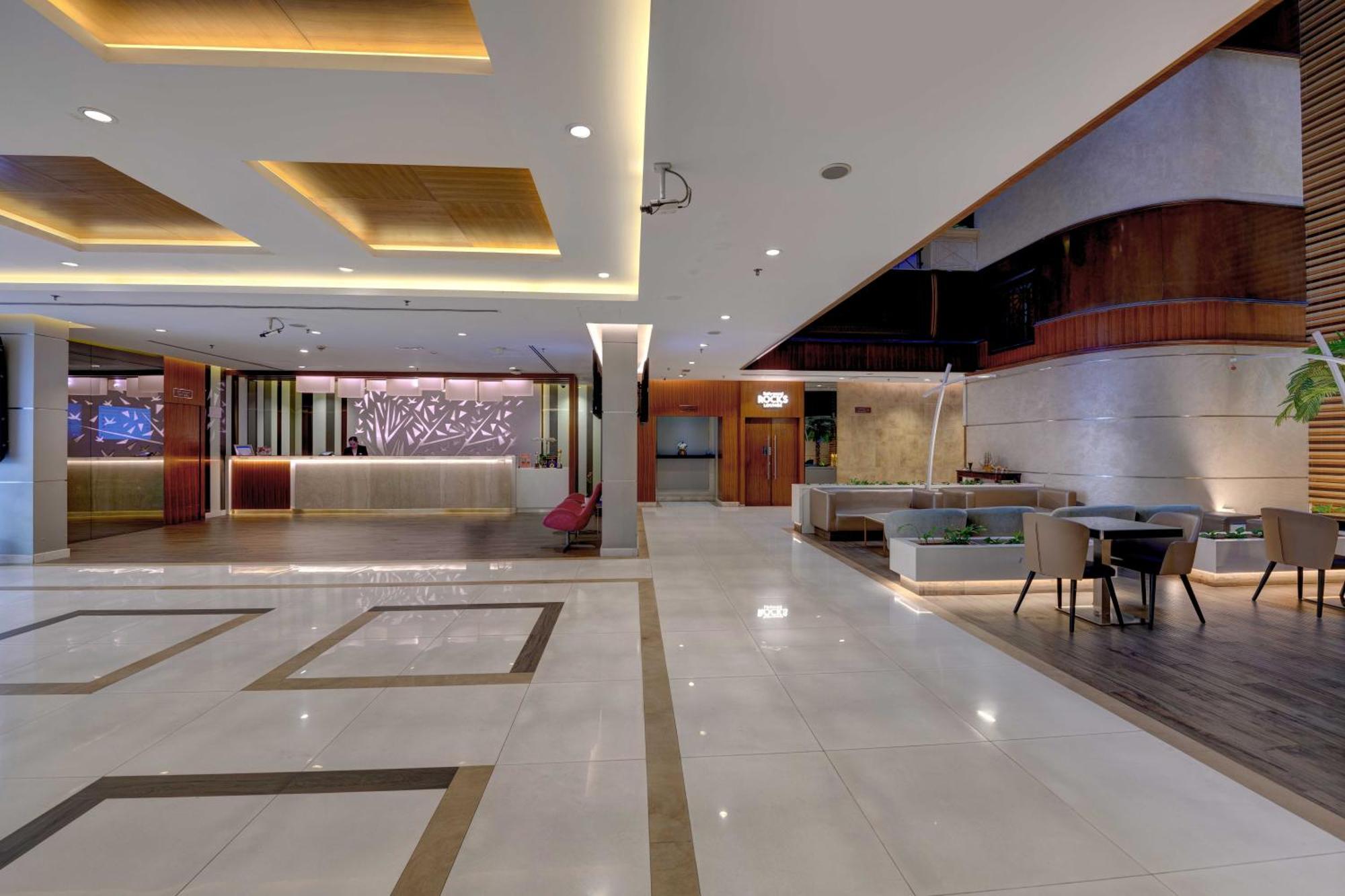 Howard Johnson Plaza By Wyndham Deira Hotel Dubai
