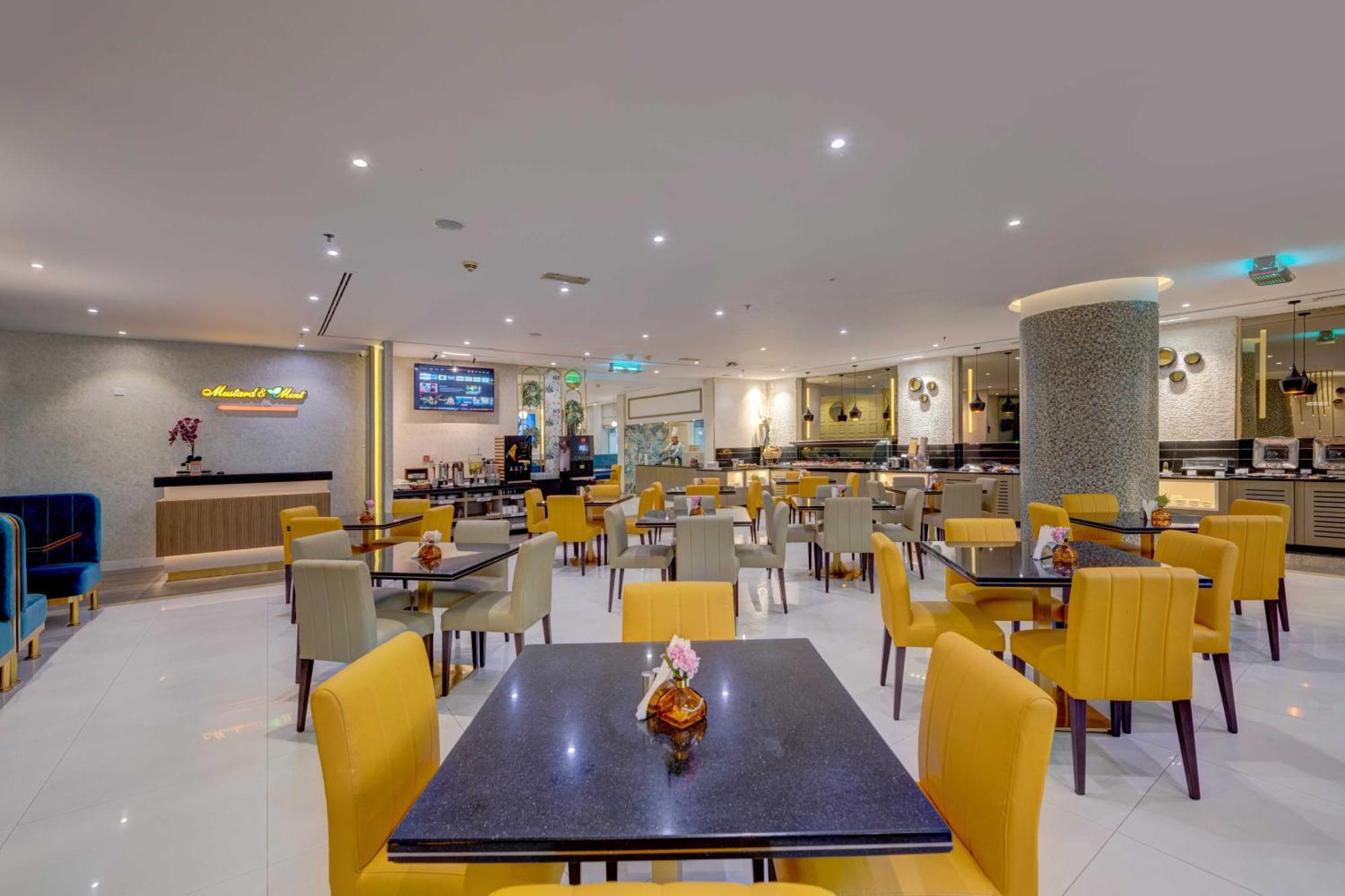 Howard Johnson Plaza By Wyndham Deira 4* Dubai