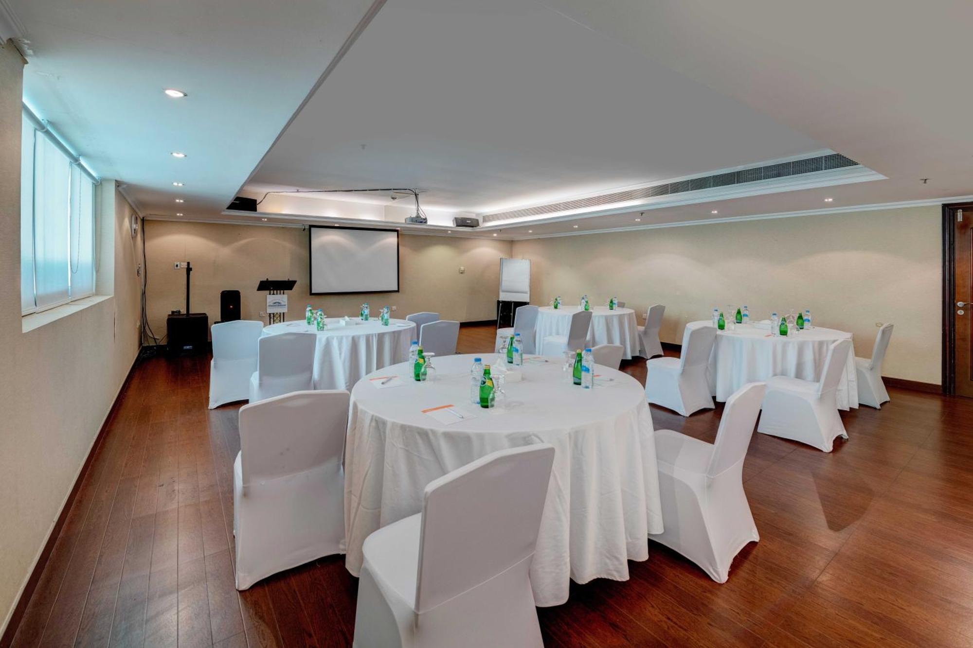 Howard Johnson Plaza By Wyndham Deira Hotel 4*