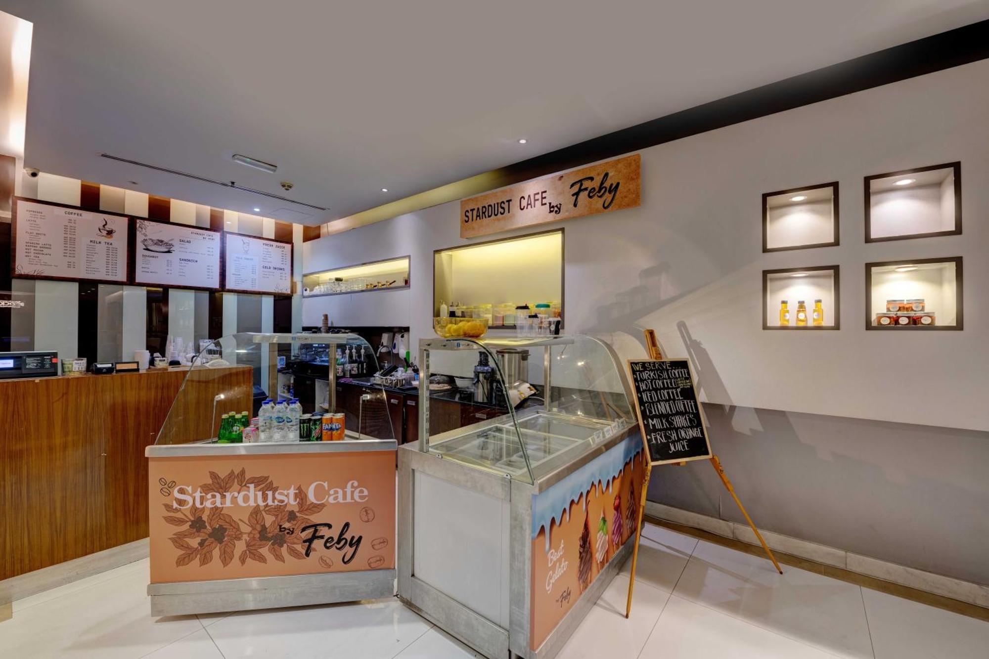 Hotel Howard Johnson Plaza By Wyndham Deira 4*