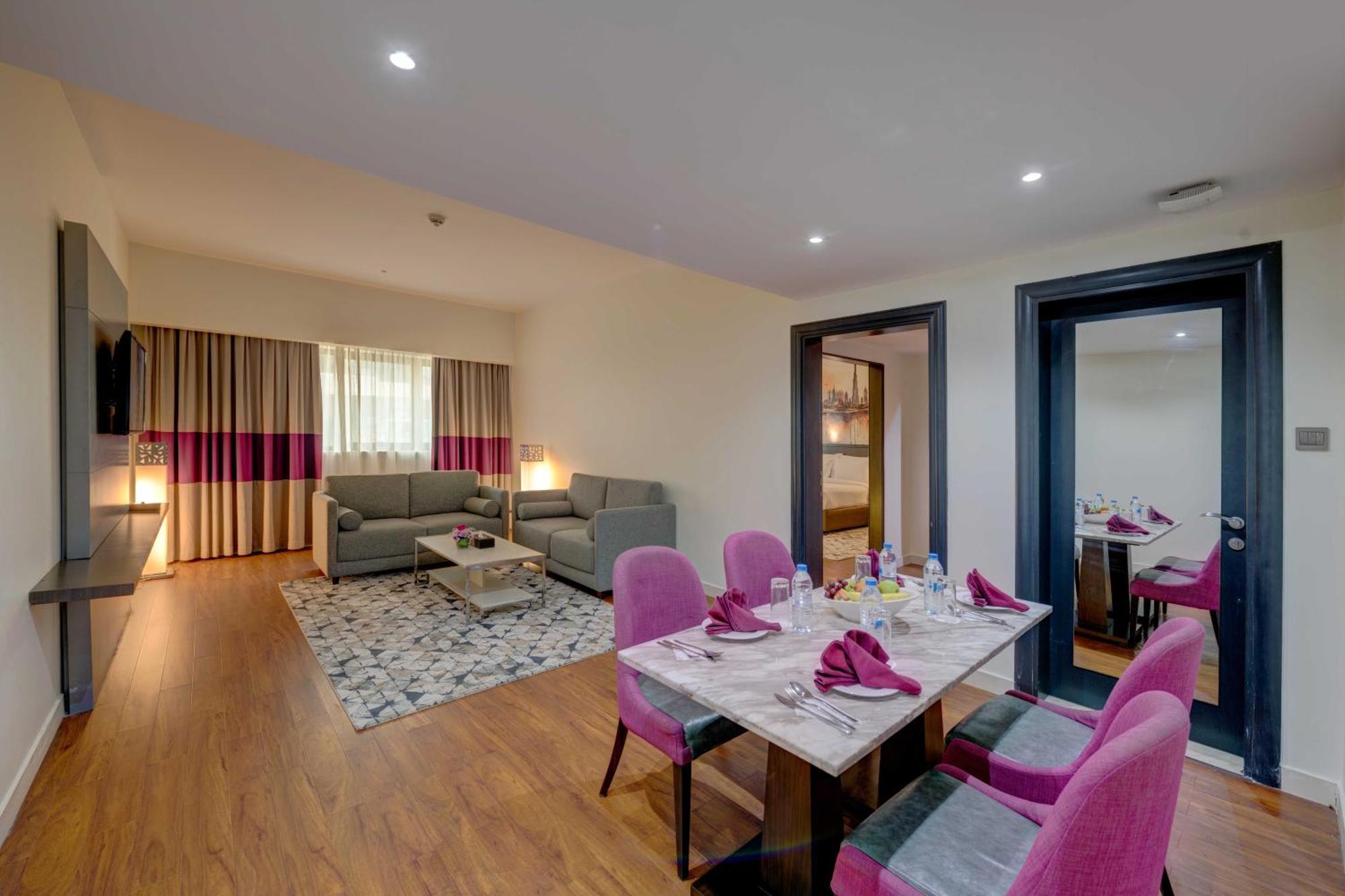 Howard Johnson Plaza By Wyndham Deira