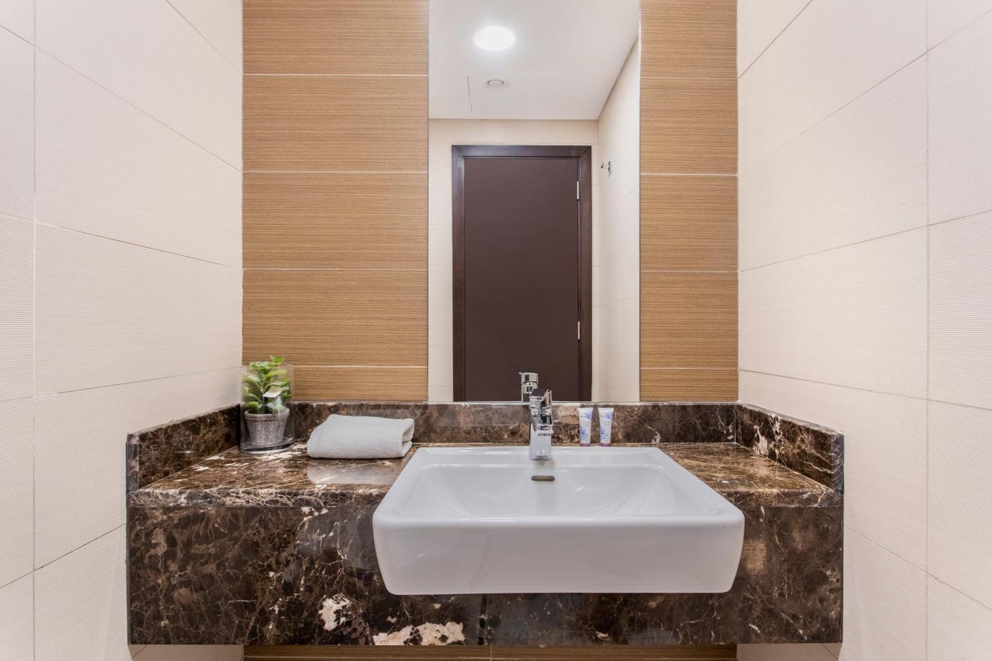 Icon Casa Living - Sparkle Tower 1