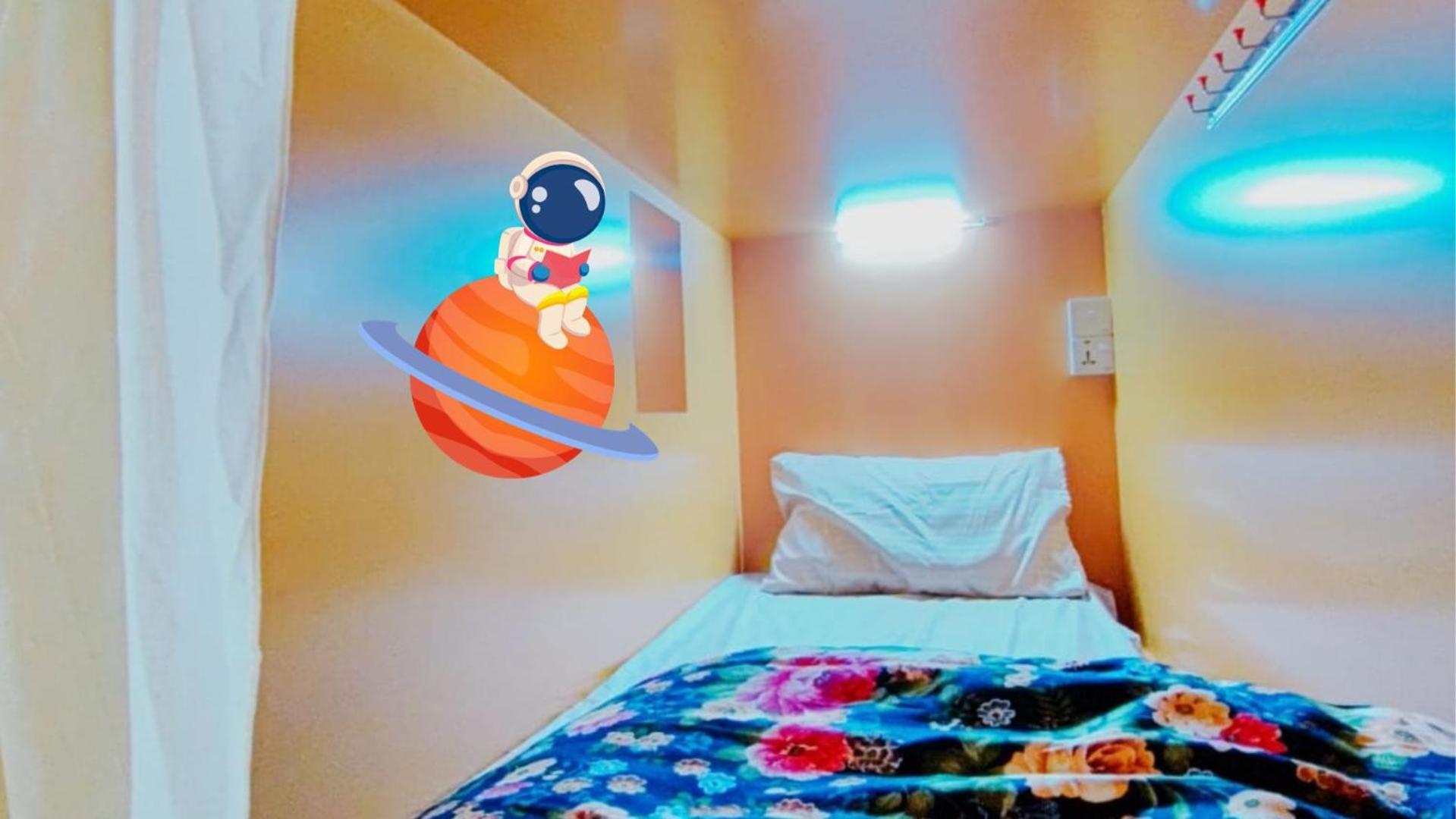 Hostel Universe Premium Capsule 5 Min Walking From Sharaf Dg Metro Station Al Makhool *