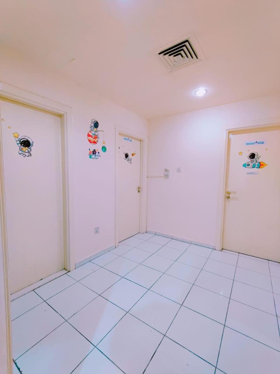Hostel Universe Premium Capsule 5 Min Walking From Sharaf Dg Metro Station Al Makhool