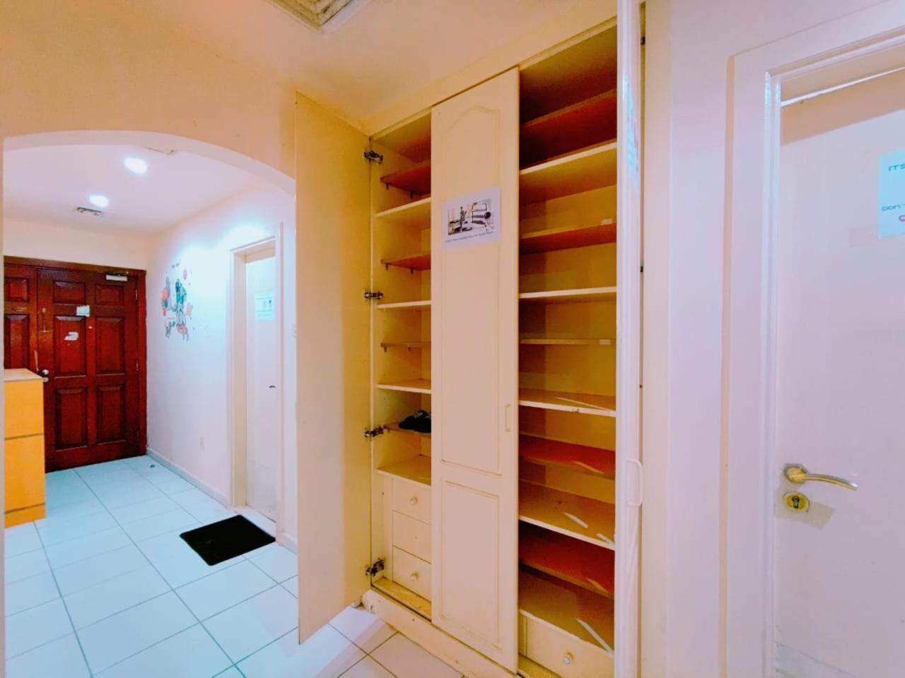 Universe Premium Capsule 5 Min Walking From Sharaf Dg Metro Station Al Makhool Hostel *