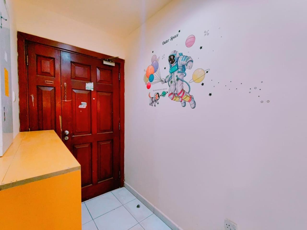 Hostel Universe Premium Capsule 5 Min Walking From Sharaf Dg Metro Station Al Makhool Dubai