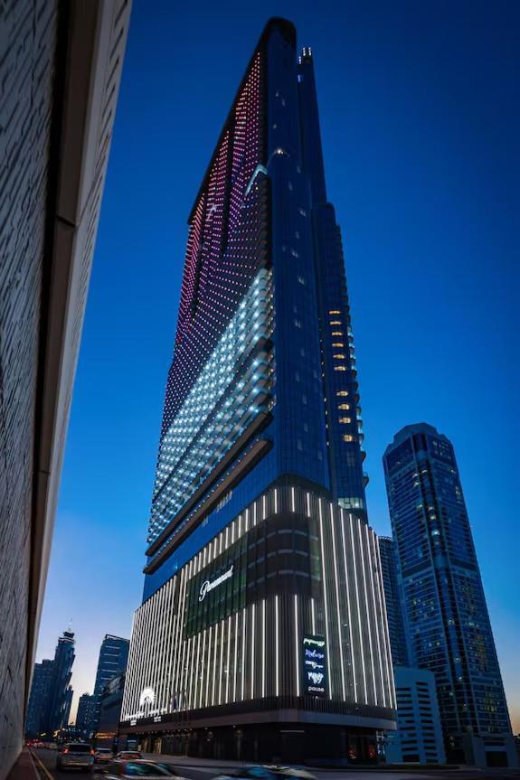 Paramount Midtown, Infinity Pool, Burj Skyline Views *