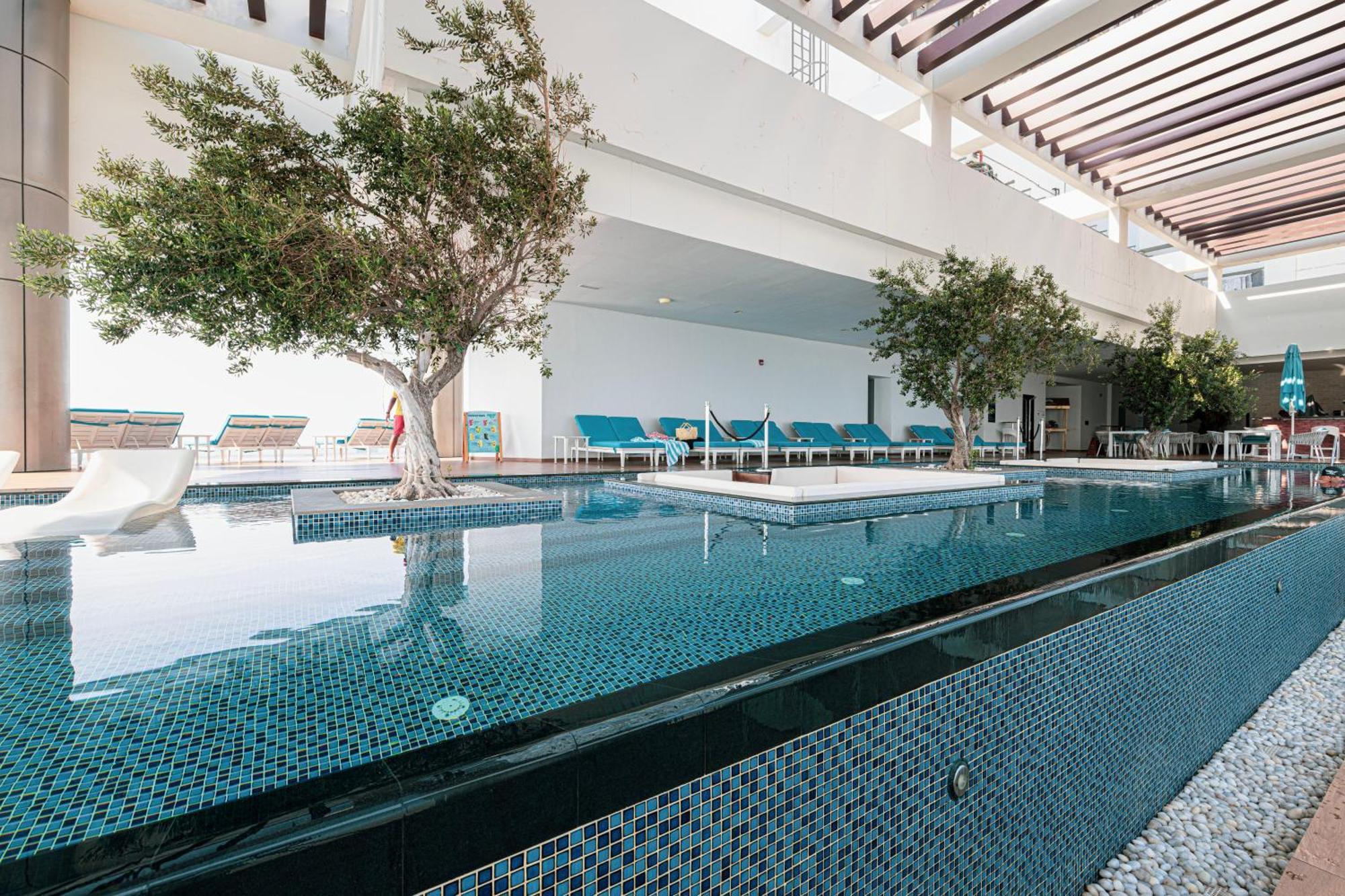 Paramount Midtown, Infinity Pool, Burj Skyline Views Dubai