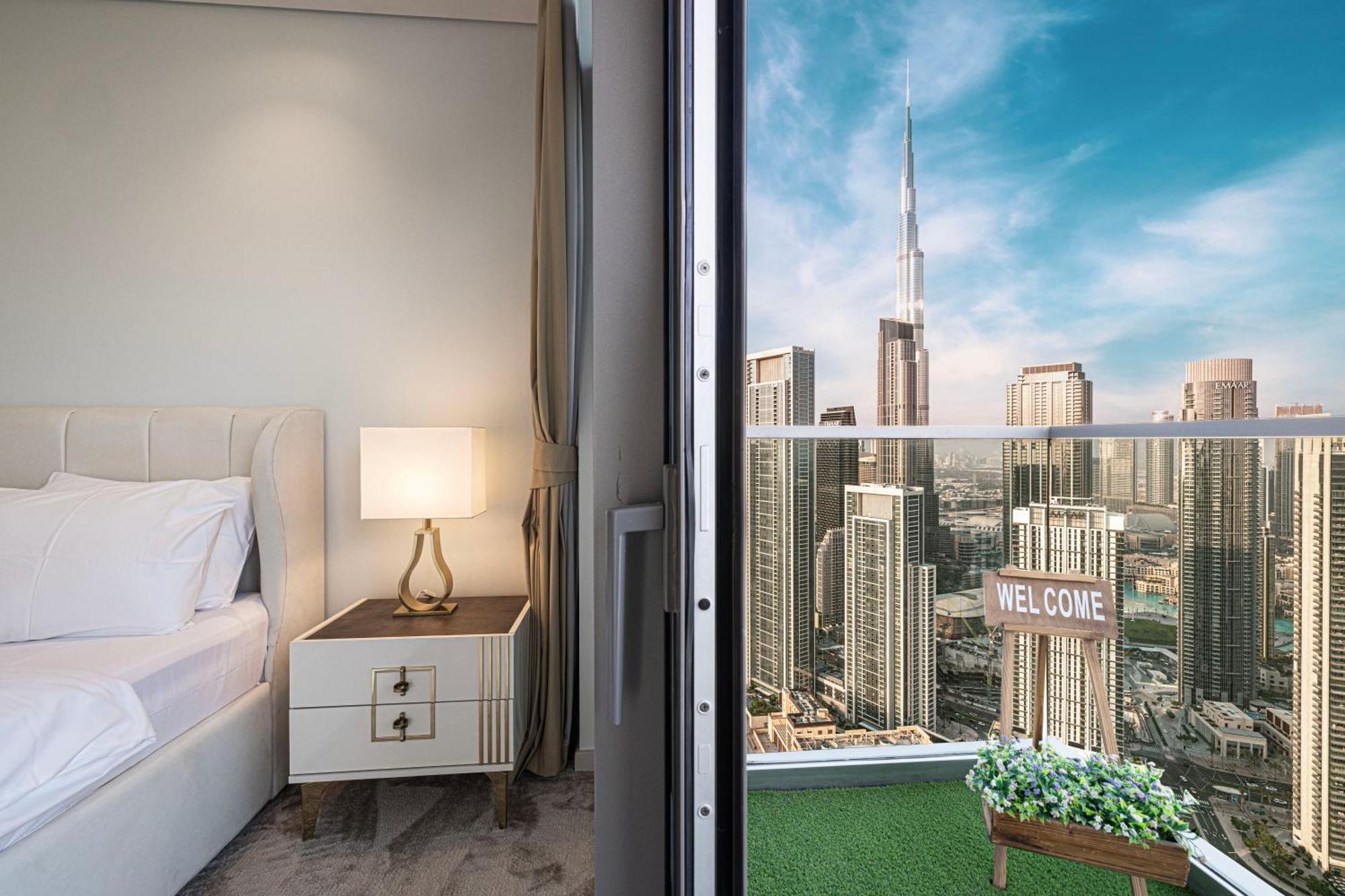 Paramount Midtown, Infinity Pool, Burj Skyline Views