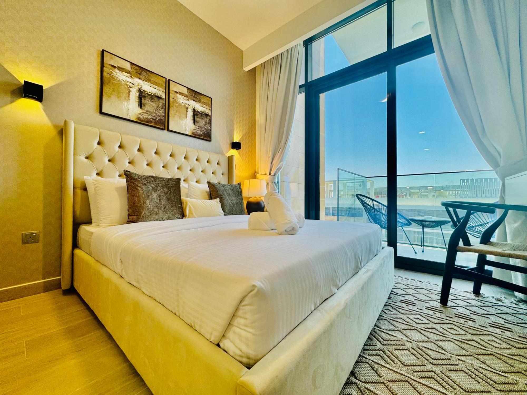 Venduras - Modern Chic In Azizi Riviera Apartment
