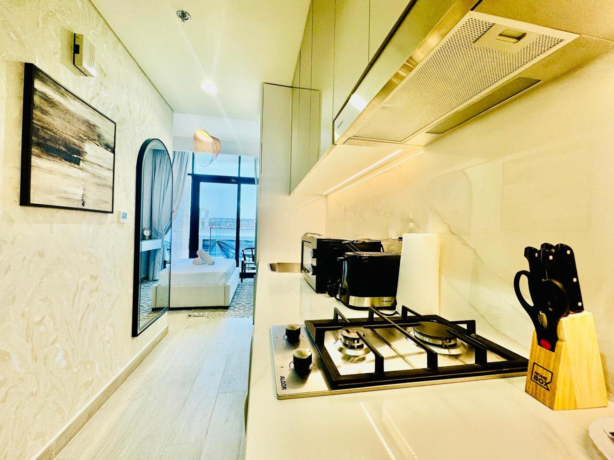 Venduras - Modern Chic In Azizi Riviera Apartment Dubai