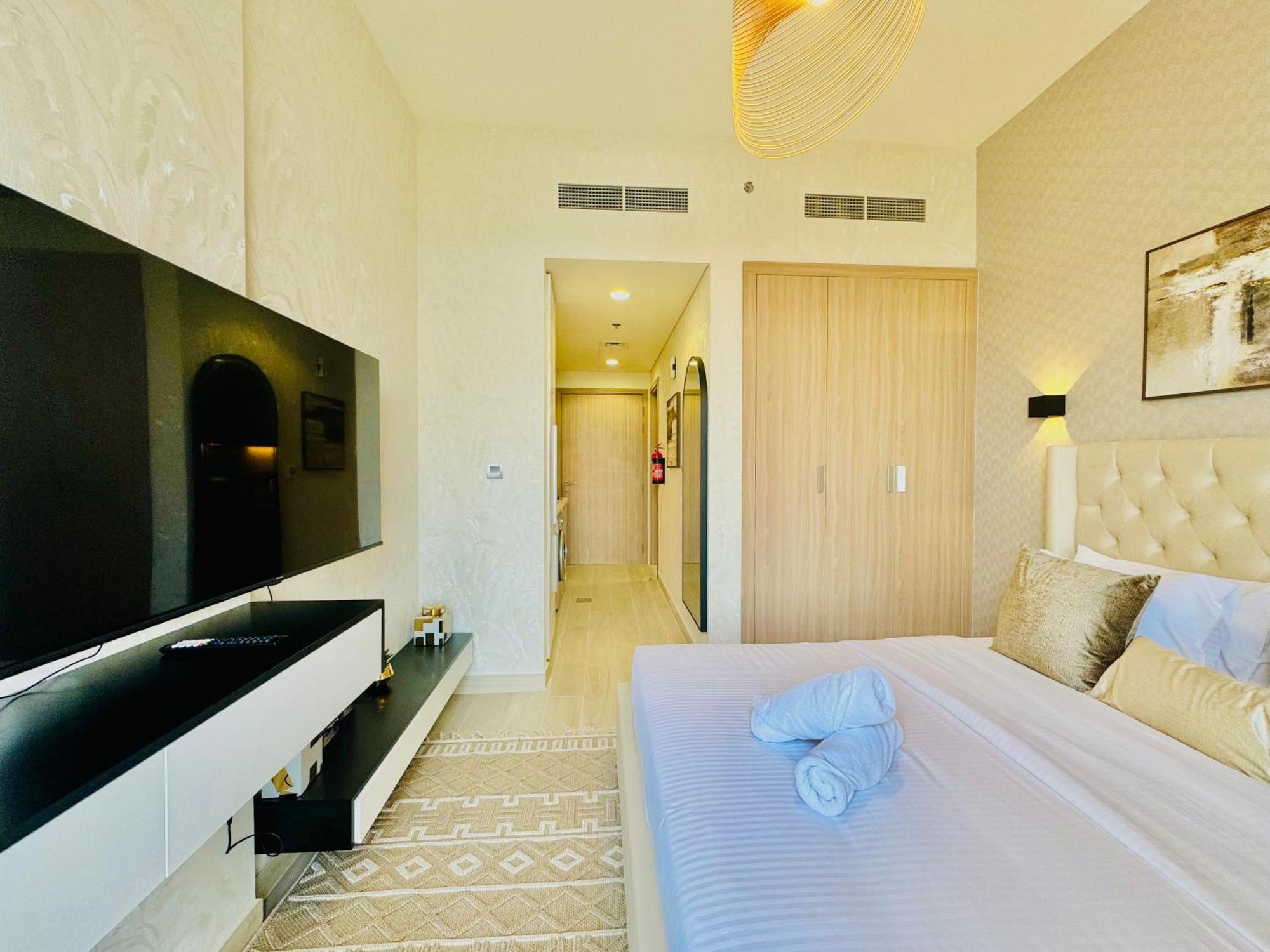 Venduras - Modern Chic In Azizi Riviera *