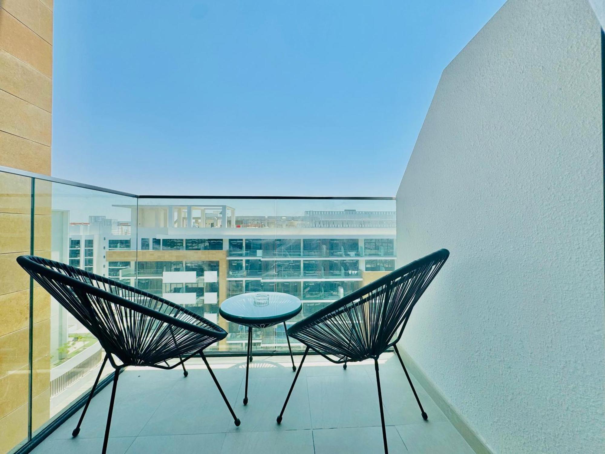 Venduras - Modern Chic In Azizi Riviera Apartment