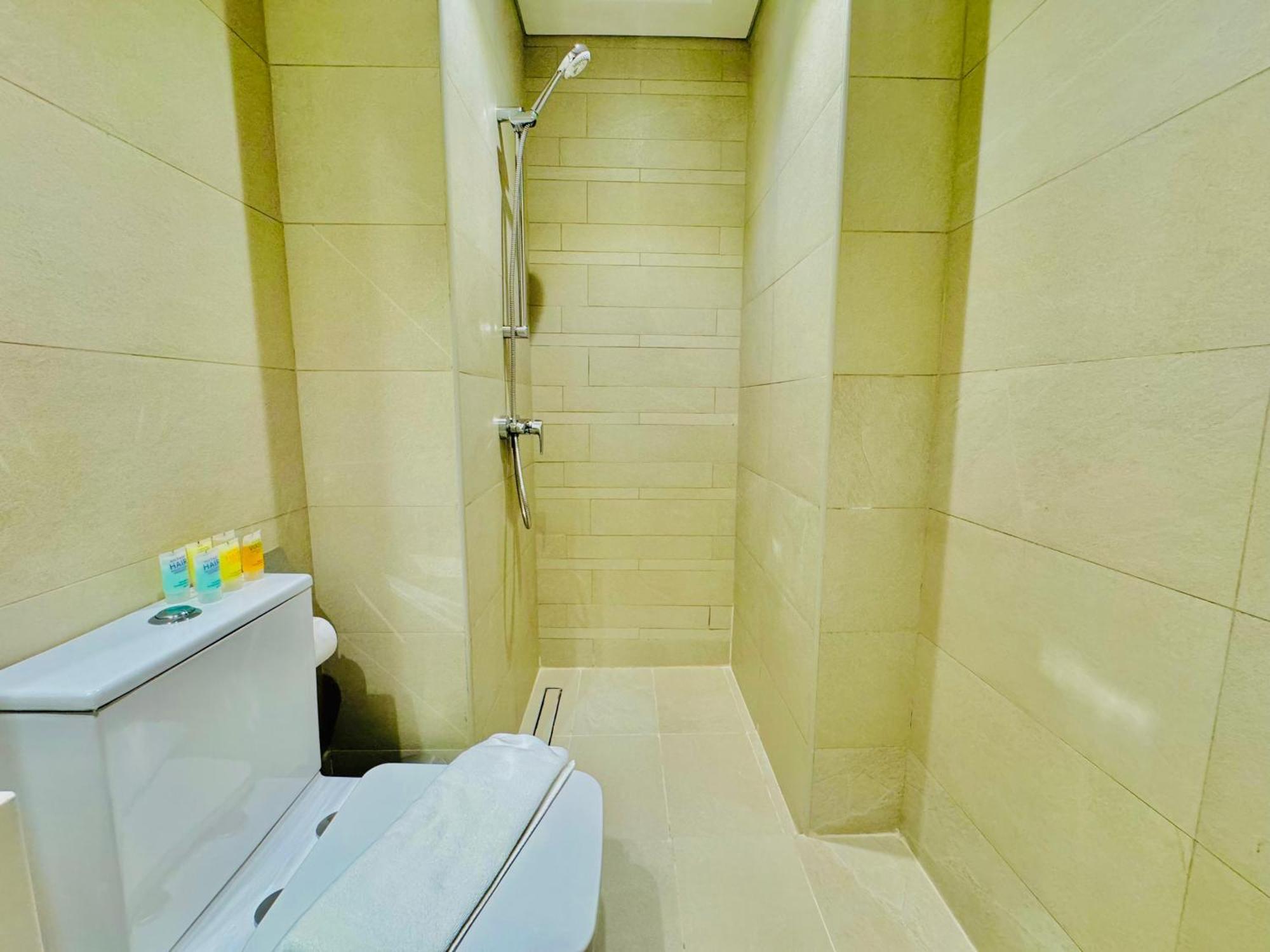 Venduras - Modern Chic In Azizi Riviera Apartment Dubai