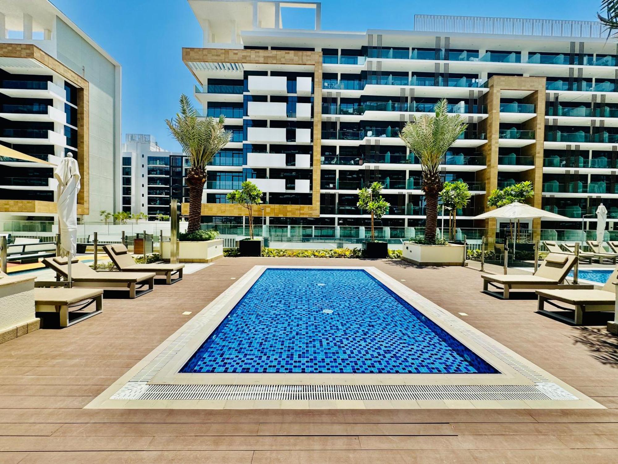 Venduras - Modern Chic In Azizi Riviera *