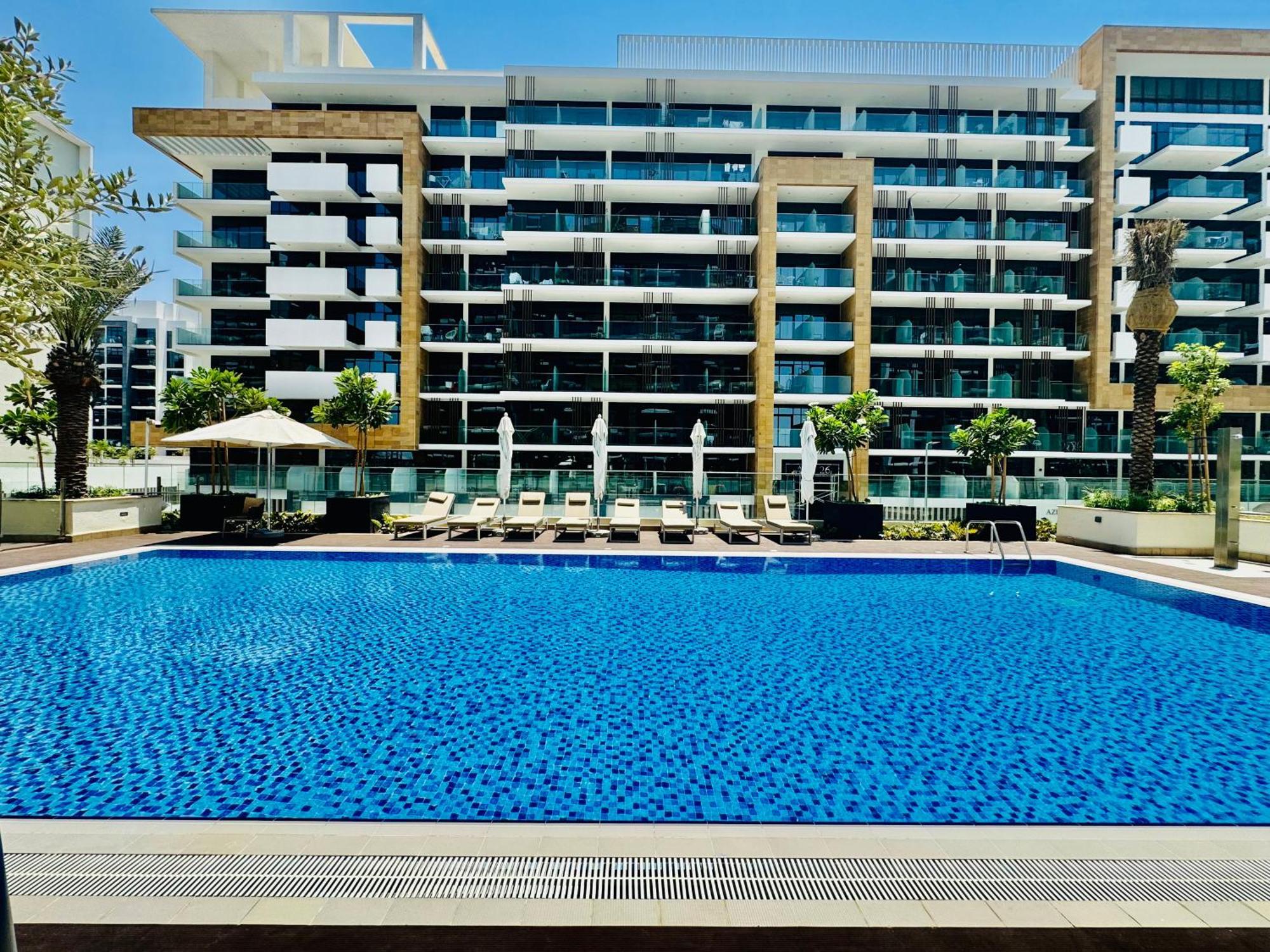 Venduras - Modern Chic In Azizi Riviera