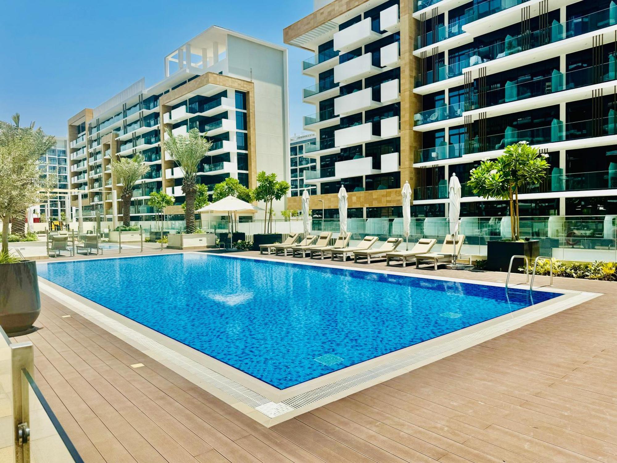 Venduras - Modern Chic In Azizi Riviera