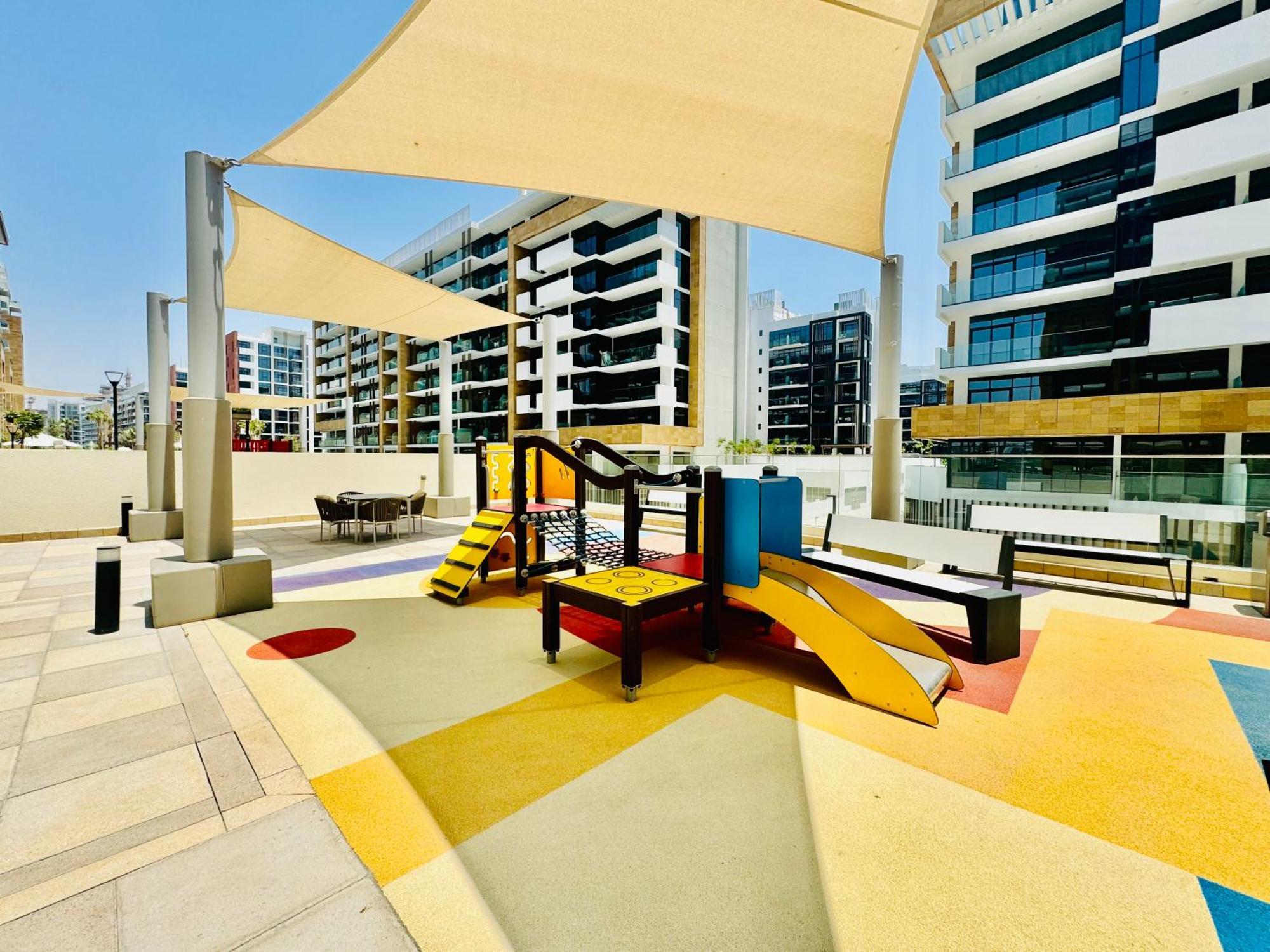 Venduras - Modern Chic In Azizi Riviera *