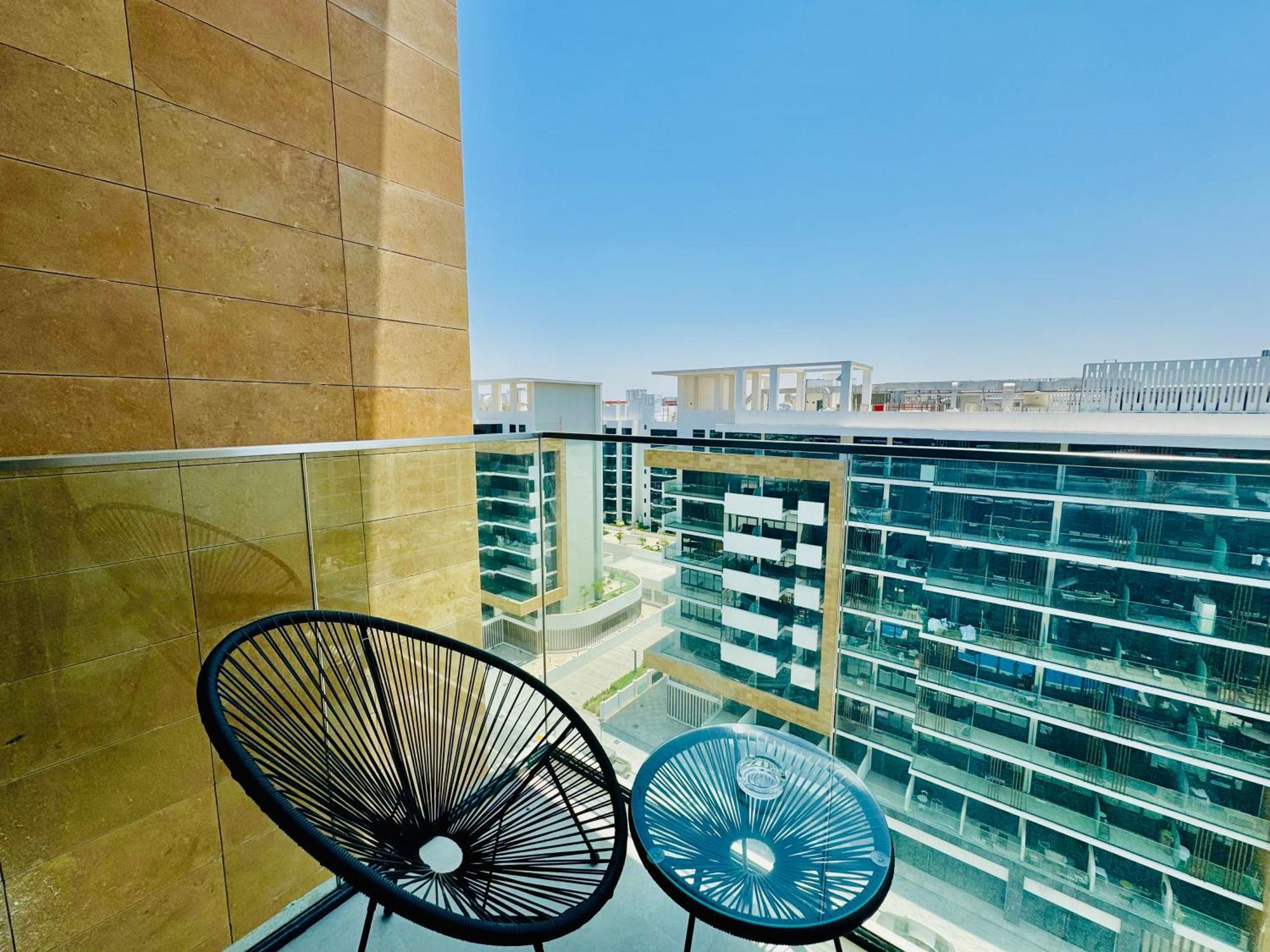 Venduras - Modern Chic In Azizi Riviera