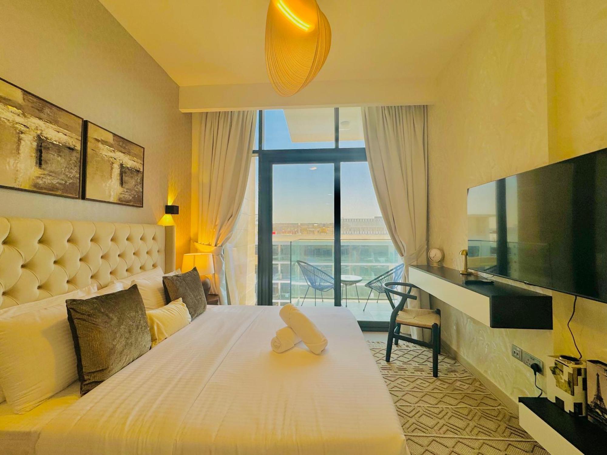 Venduras - Modern Chic In Azizi Riviera Apartment