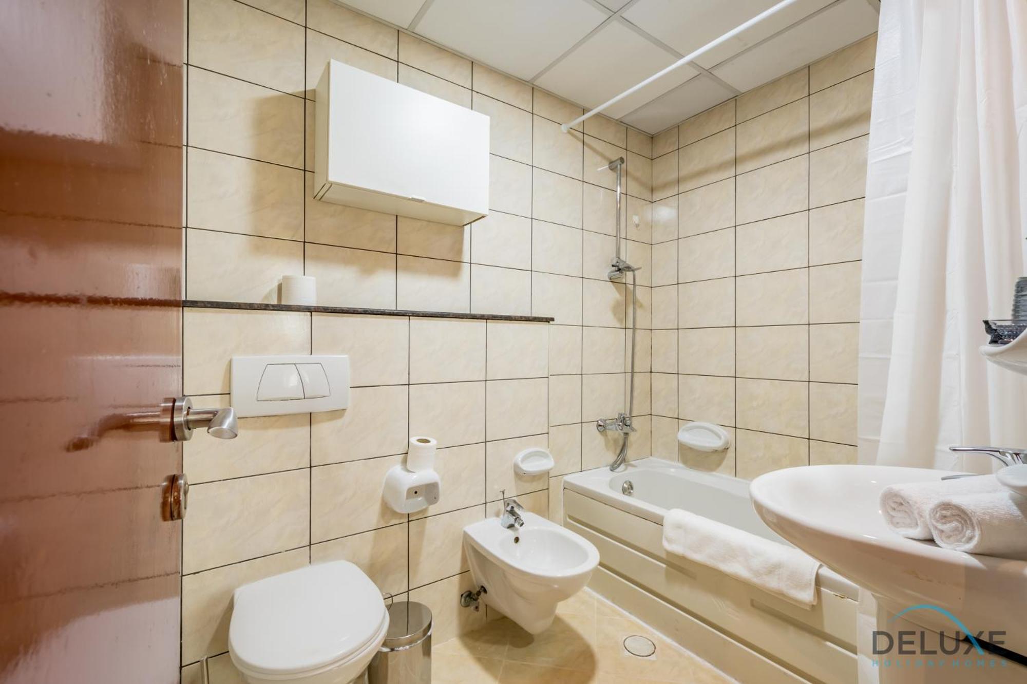 Sophisticated 1br In Marina Pinnacle, Marina By Deluxe Homes *