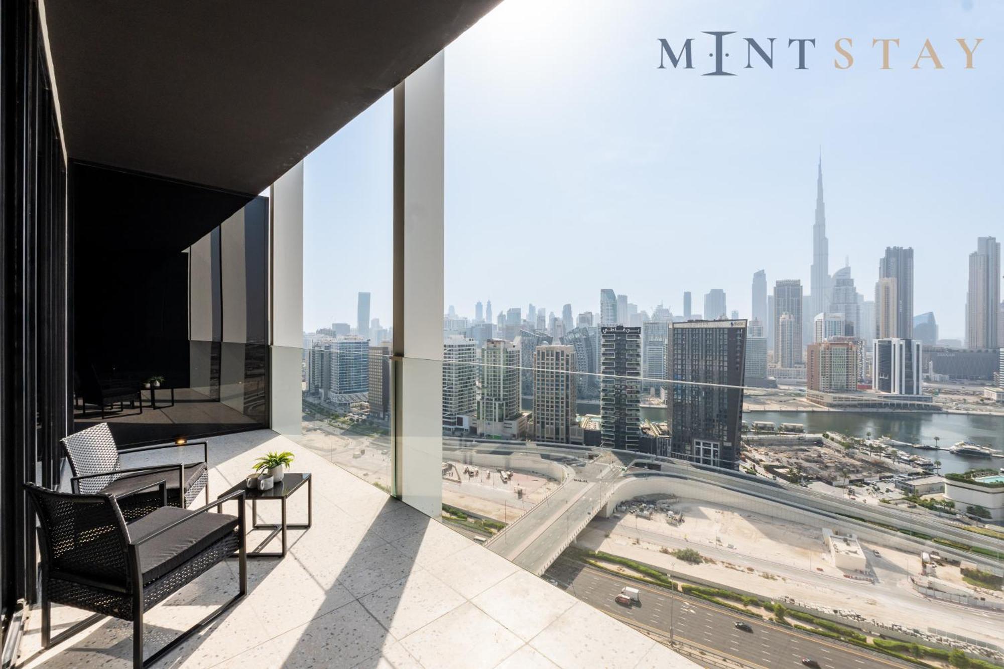 Upside Living, Burj Khalifa View, Business Bay - Mint * Dubai