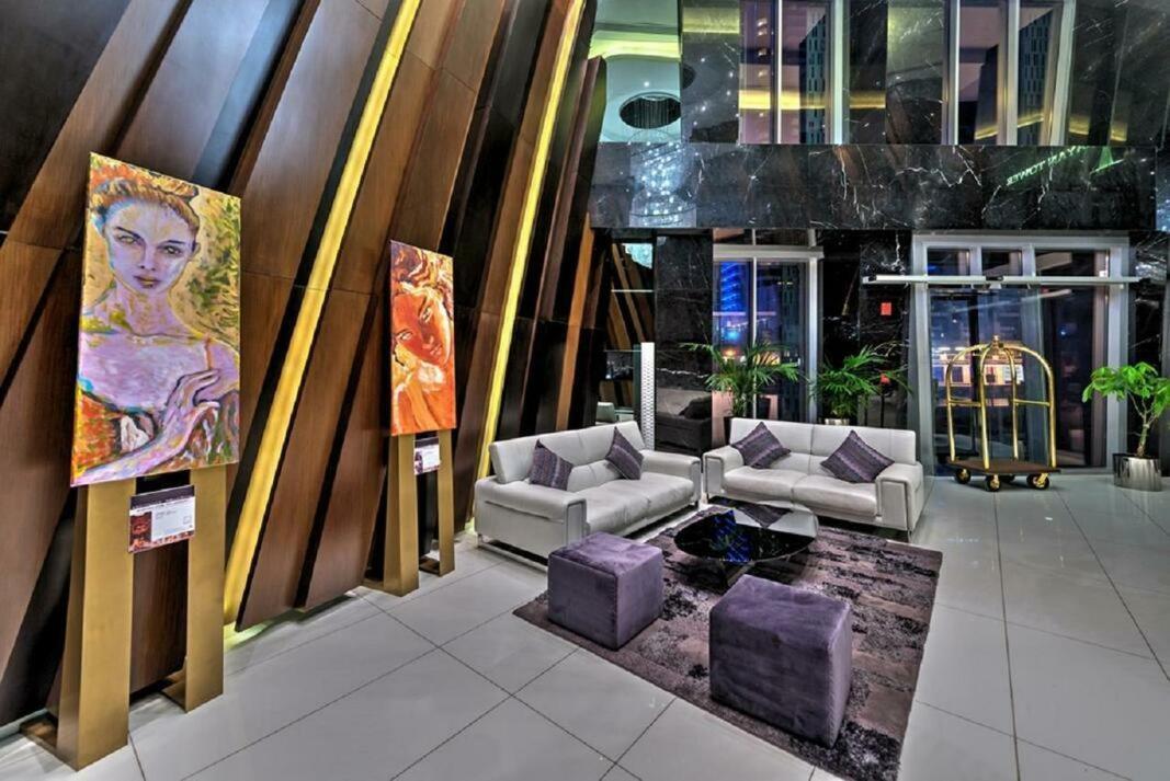 Cayan Tower - Of Choice Dubai