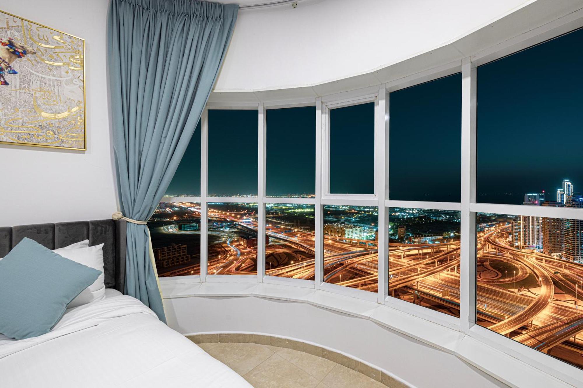 Stunning Panoramic Sea & Marina Skyline View Dubai