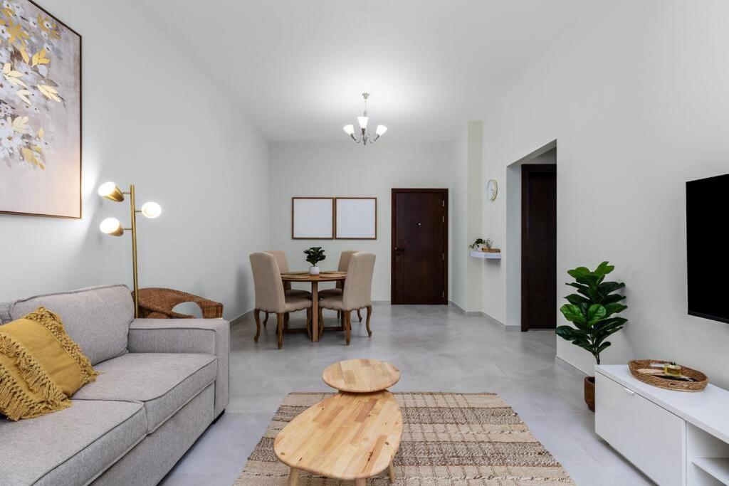 Waves - Stylish 1br Close To Img World & Global Village Apartment Dubai