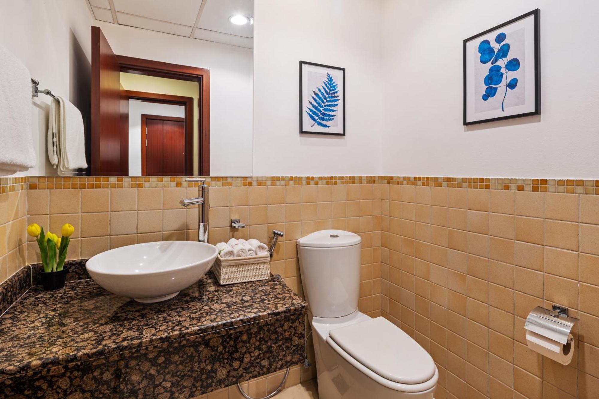 Apartment La Buena Vida Homes - Modern, Luxe & Spacious 4-bed, Full Kitchen, Near To Beach, Tram & Marina Dubai